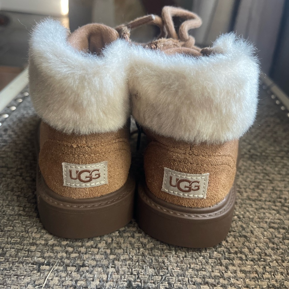 Ugg boots toddler size 7